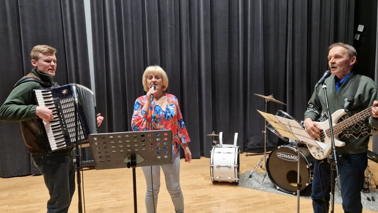 Krysia, Sebastian, Piotr - śpiewające muzyczne trio na scenie w Stąporkowie!