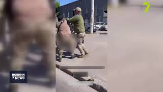 ❗Скандал із ТЦК в Одесі: чоловіка силою забрали з автобуса | Новини за 16 травня