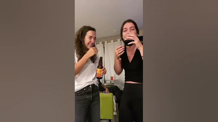 Women Laugh Hysterically After Spitting Mouthfuls of Drinks on Each Other - 1257674 - DayDayNews