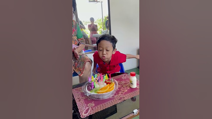kakak vincent juga ikut tiup lilin acara ultah ulang tahun adik