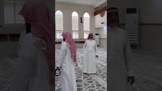 سلام الشباب على كبار القرية بعد صلاة الجمعة.