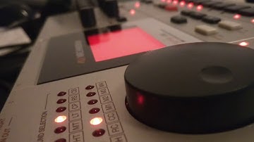 Elektron Machinedrum (no samples) first touch demo (tribal / kuduro)