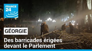 Géorgie : après une intervention musclée de la police, les manifestants érigent des barricades