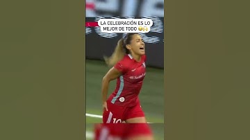 Asustó a todos con su lesión, pero le puso ritmo al festejo 💃😂 | #Shorts