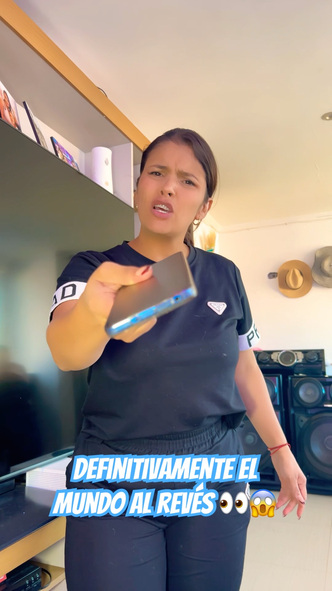 Comenta y deja tu like si crees que las madres son así! #humor #cosasdefamilia #comedia #shortviral