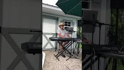 Dave DeWeese having fun with Stevie Wonder's "Livi...