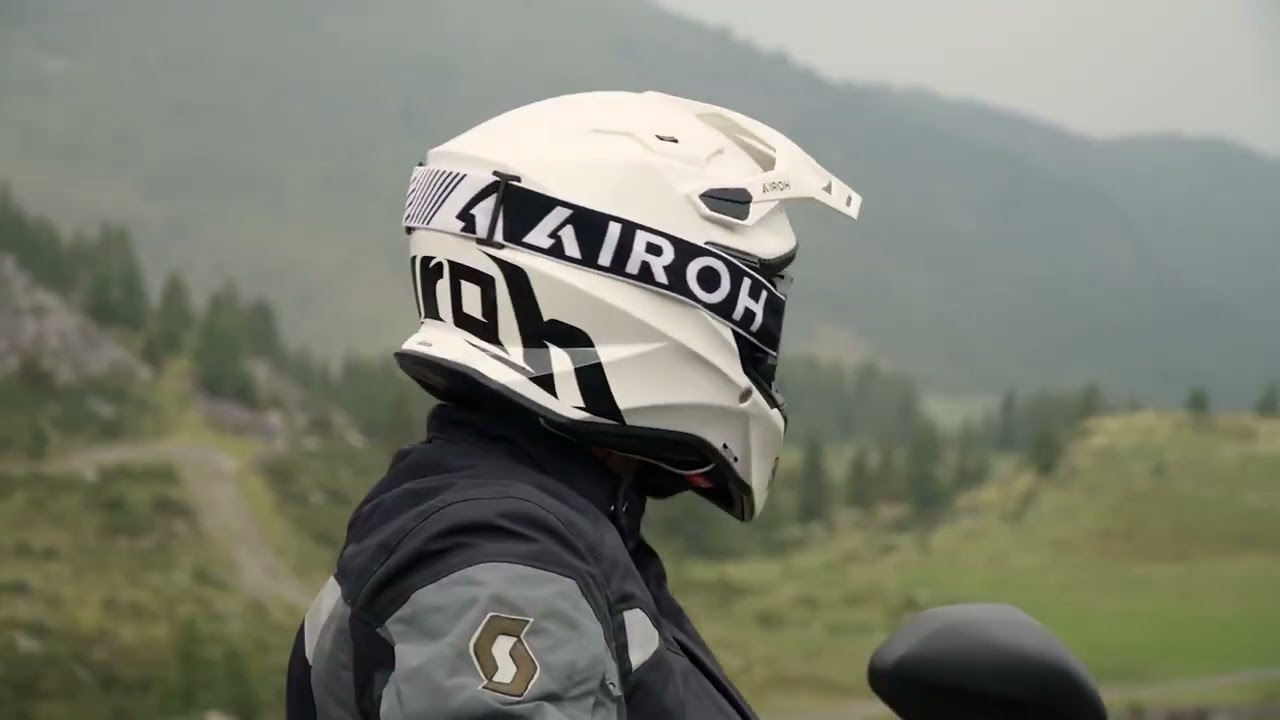airoh commander adv helmet 2 CARBON USA The Commander 2 stands as a testament to Airohs commitment to providing adaptable and reliable helmets for riders who face the unpredictability of the road with a thirst for adventure Airoh Commander 2 | Dual