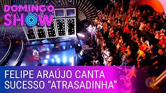 Felipe Araújo canta sucesso no palco do Domingo Show com Sabrina Sato