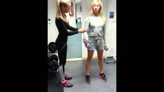 Jednoruční bicepsové zdvihy ve stoje - pokračování