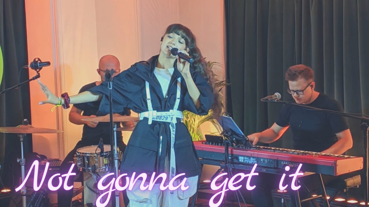 Viki Gabor - Not Gonna Get It | 