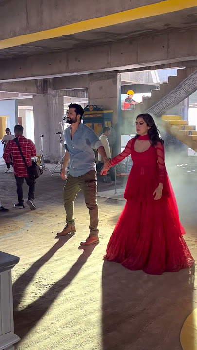 Exclusive BTS of #TereVaaste #Vickykaushal #SaraAliKhan💖 #zarahatkezarabachke #status #shorts #song