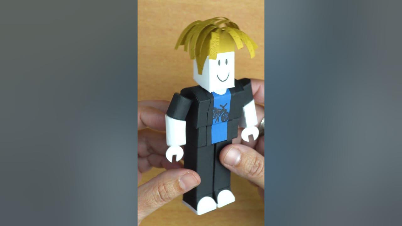 veja como e quem eu fiz com papel boneco(bacon hair roblox) 