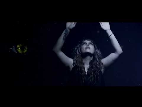 MARÍA BARRACUDA - CUERVOS NEGROS  (video oficial)