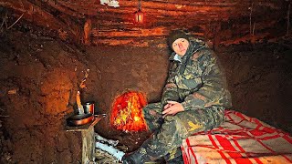 Building a Secret Shelter, Hiding from the Blizzard, Waterproof Construction Bushcraft Warm and Cozy