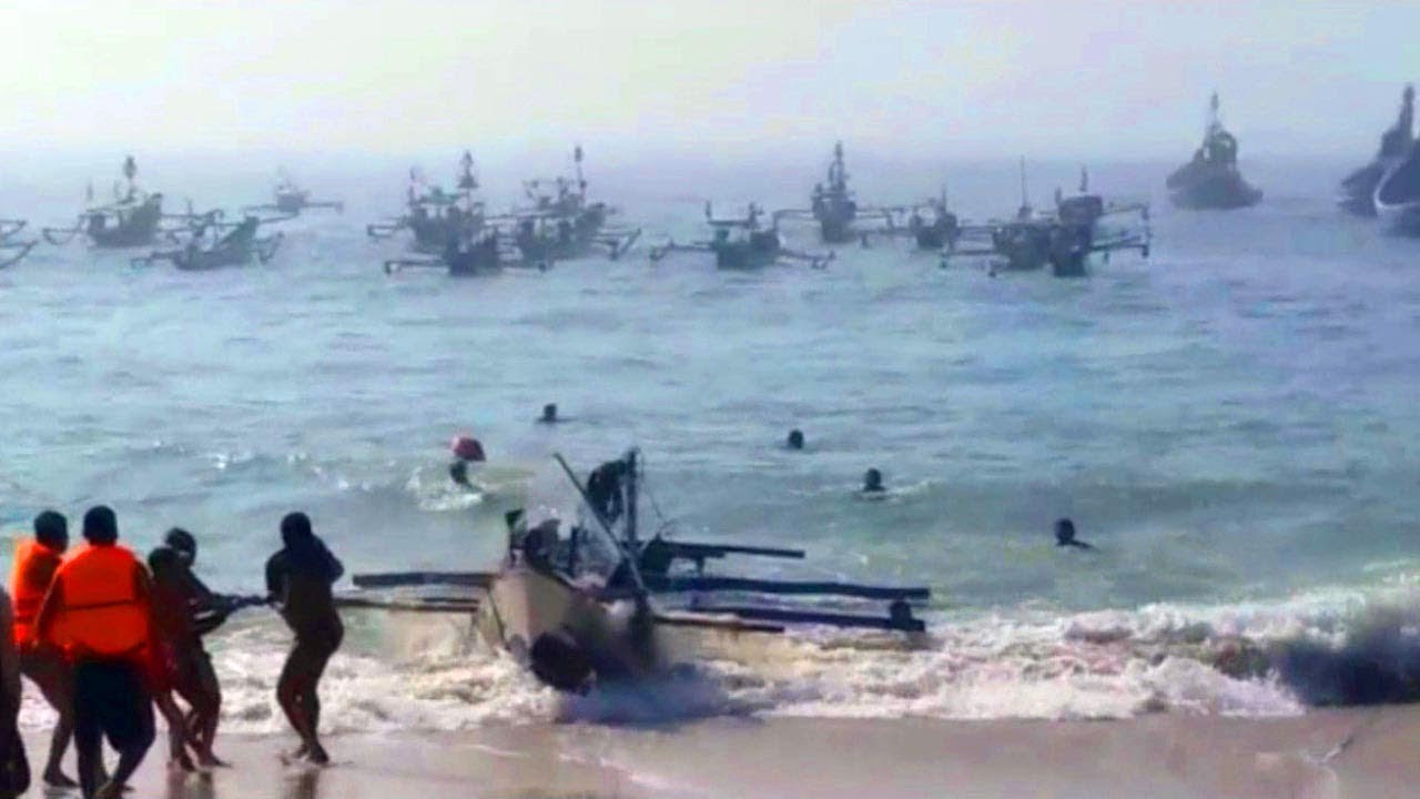 Diterjang Ombak Delapan Perahu Karam Di Pantai Papuma