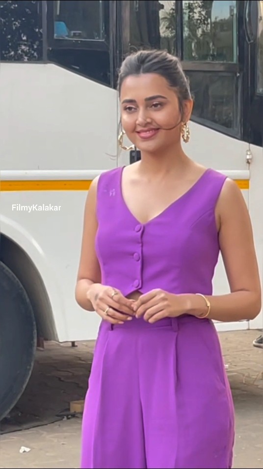 Bright smile and vibrant hues is #tejasswiprakash 's pick for today ? #filmykalakar