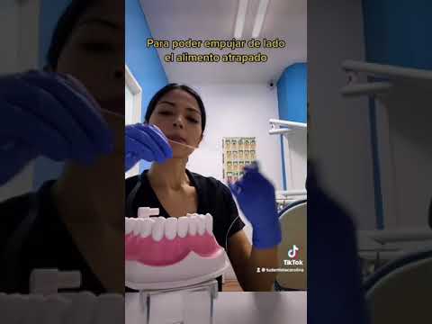 Video: 3 formas de quitarse las palomitas de maíz de los dientes