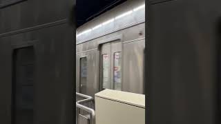 福岡空港行き博多駅到着