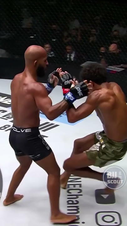 Demetrious Johnson is a savage⌚🐌 #slowmotion #mma #shorts