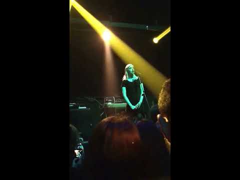 Molly Nilsson - Hey Moon (live)