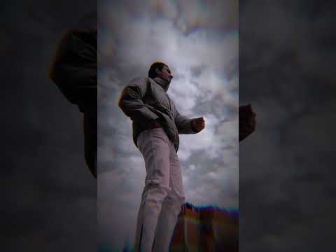 عشان انا معايا قمر وربنا ده عيشتني فالهنا عشان انا معايا قمر وربنا ده عيشتني فالهنا عصام صاصا 