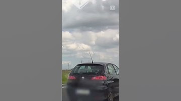 Wilde achtervolging met politie eindigt in crash | #shorts