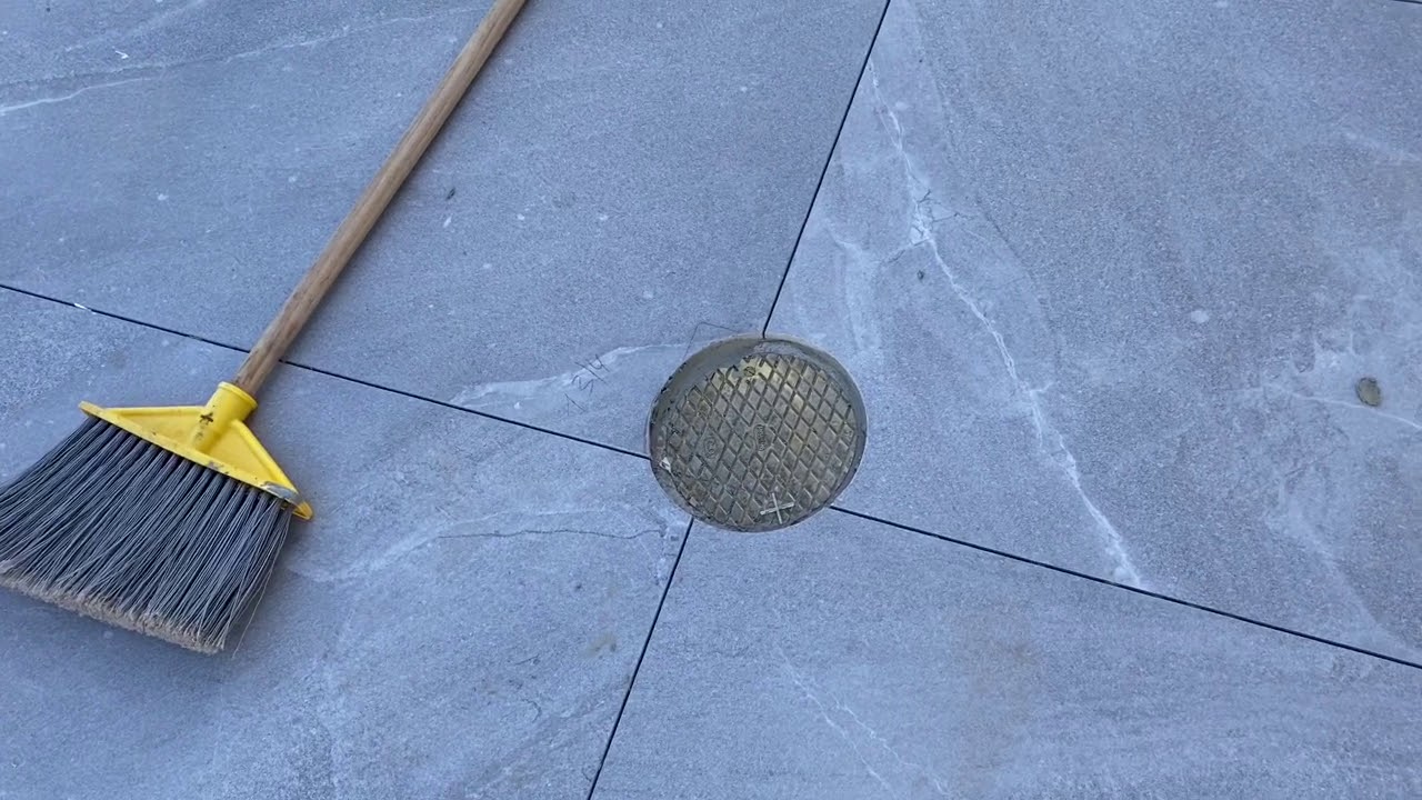 Плиточник рукожопый мне попался!! - YouTube