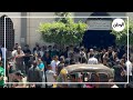 مشهد جنائزي مهيب   الكل جاء ليودع المطرب الشعبي أحمد عامر لمثواة الأخير