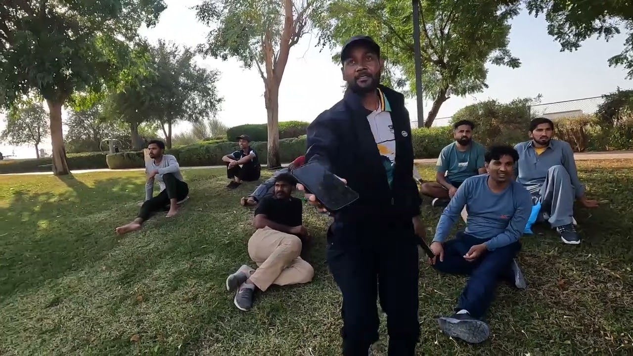 PATHAN ON STRIKE - PARTY PATHAN KE GHAR PE RAKHOGE . TOH MEHMAN NAWAZI KE LIYE PATHAN TOH AAYEGA .