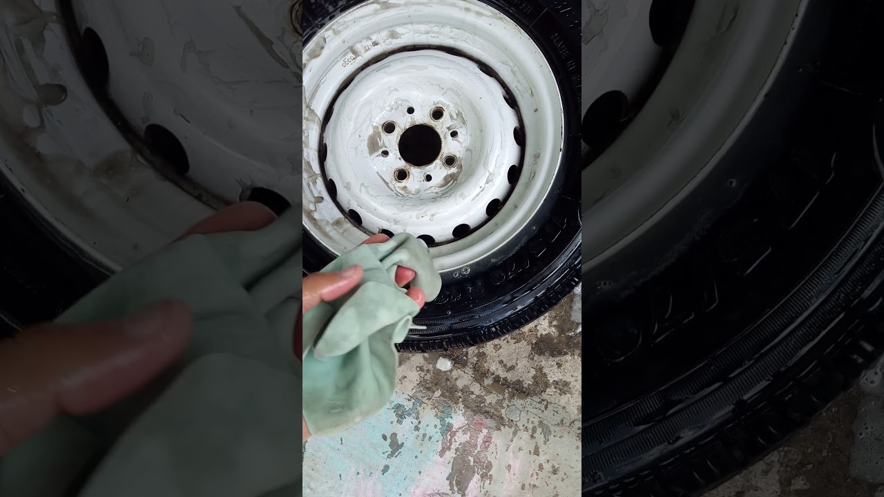 Чернитель резины автомобиля