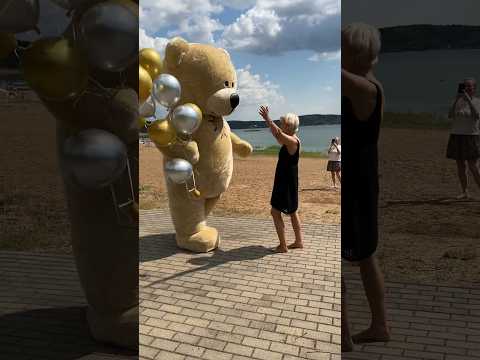 Песочный мишка Тедди на пляже. Поздравление от подруги на Дубровском водохранилище