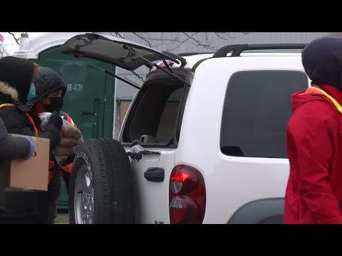 Greater Cleveland Food Bank prepares for weekly distribution