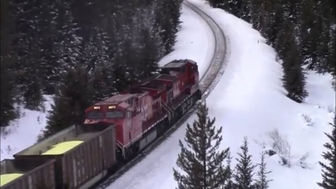 SULPHUR!!!! Canadian Pacific Sulphur (CP 609) West at Storm Mountain, AB!