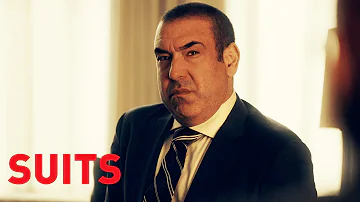 ¿Cómo se llama el terapeuta de Louis Litt?