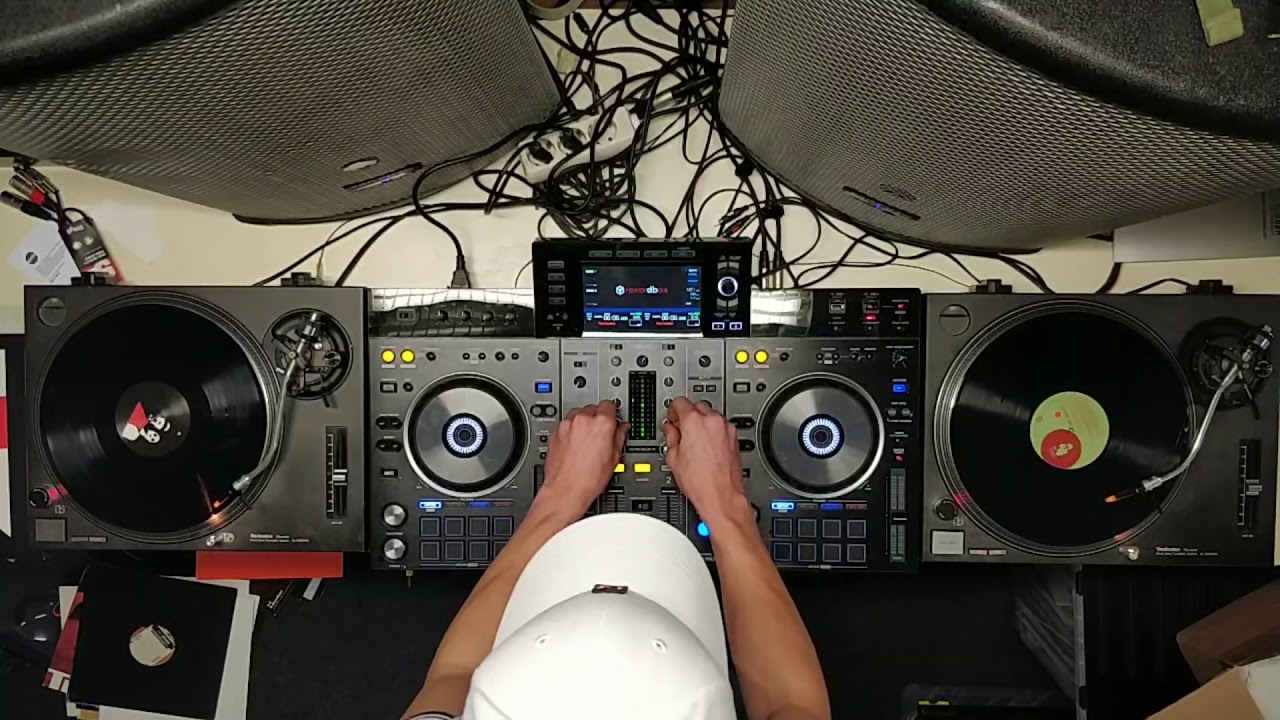 Lunabev - In Dark Space (Vinyl Techno Mix)