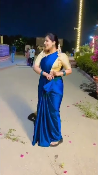 Hot South Indian telugu desi aunty dances in saree showing her white navel and curves with her moves