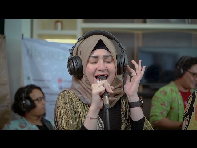 SATU NAMA TETAP DIHATI (E.Y.E COVER) REKA BJM ,DELISA HERLINA u0026 ELS WARROW FEAT 3PEMUDA BERBAHAYA class=