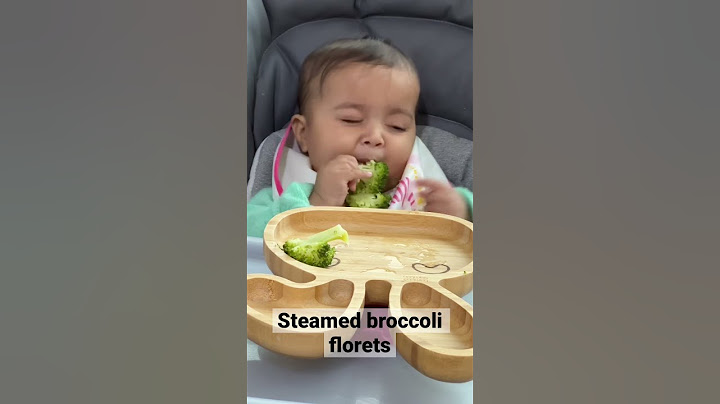 Baby eating broccoli first time 😂 #babyfirstfood #blw #shorts #baby #babygirl #viral #babyweaning