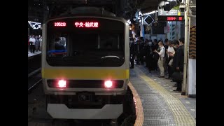 E231系ミツB12編成が御茶ノ水駅３番線に到着するシーン