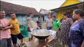 Hari Ini Kita Masak Sendiri  Nasi Goreng Jagung Satu Kontainer Lagi Untuk Para Warga Desa 