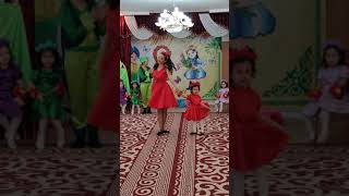 картинка: Танец мамы и дочки