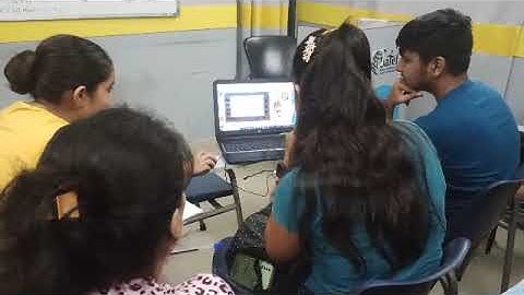 A digital classroom is a learning environment that combines conventional teaching techniques.