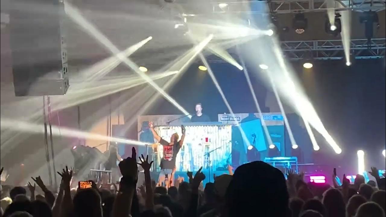 Dustin Lynch Sweet Caroline Tribute Live (Reno, NV 9/18/23) YouTube