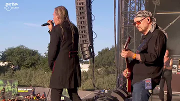 Saxon - Crusader (Live at Hellfest 2017 - PinP)