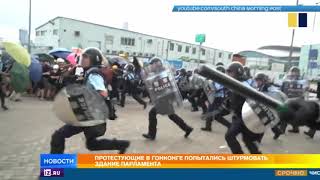 Протесты в Гонконге переросли в военные действия Протесты в Гонконге переросли в военные действия