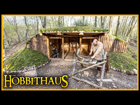 Video: Kleines Hobbit-Haus geschnitzt in den Bonsaibäumen