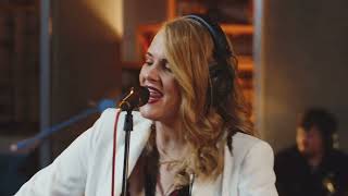 Elles Bailey - Riding out the Storm Live at the Pool