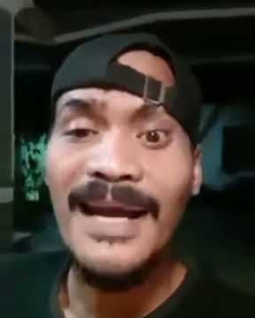 Kok aneh yo , kerjo mempeng duet kok ora enek