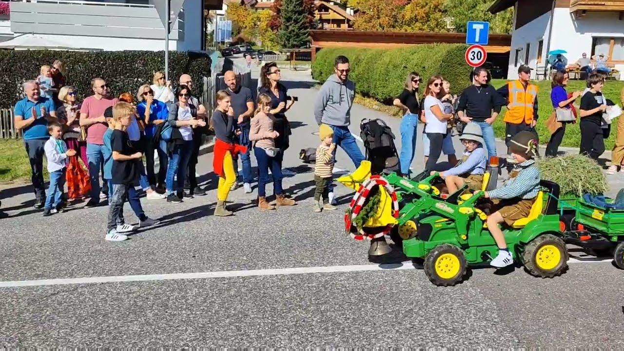 Fang die Kuh: Almabtrieb in Trenten (Südtirol)