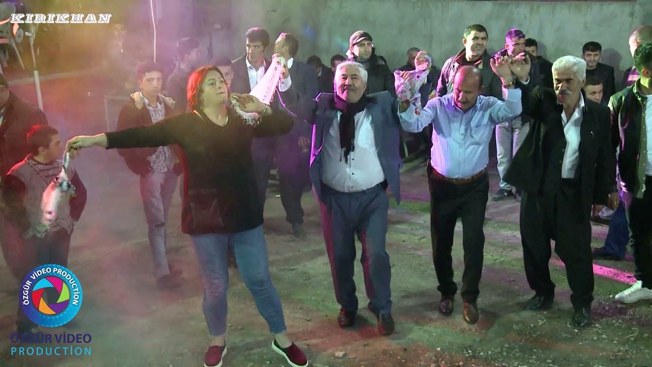 PINARCAN VE  BAŞDAKİ ABLA HALEBİ OYNADI GRUP ERDOĞANLAR ÇALDI ELMALAR KÖYÜ ÖZGÜRVİDEO